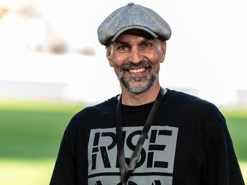 Ex-Hertha-Coach-legt-in-Kreuzberg-als-Rock-DJ-auf