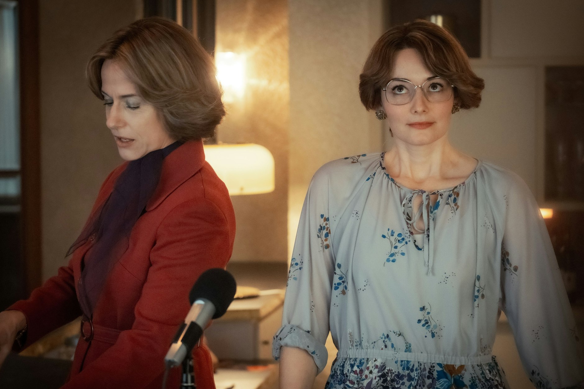 Caterina Schöllack (Claudia Michelsen, l.) und Helga von Boost (Maria Ehrich) in „Ku’damm 77“.