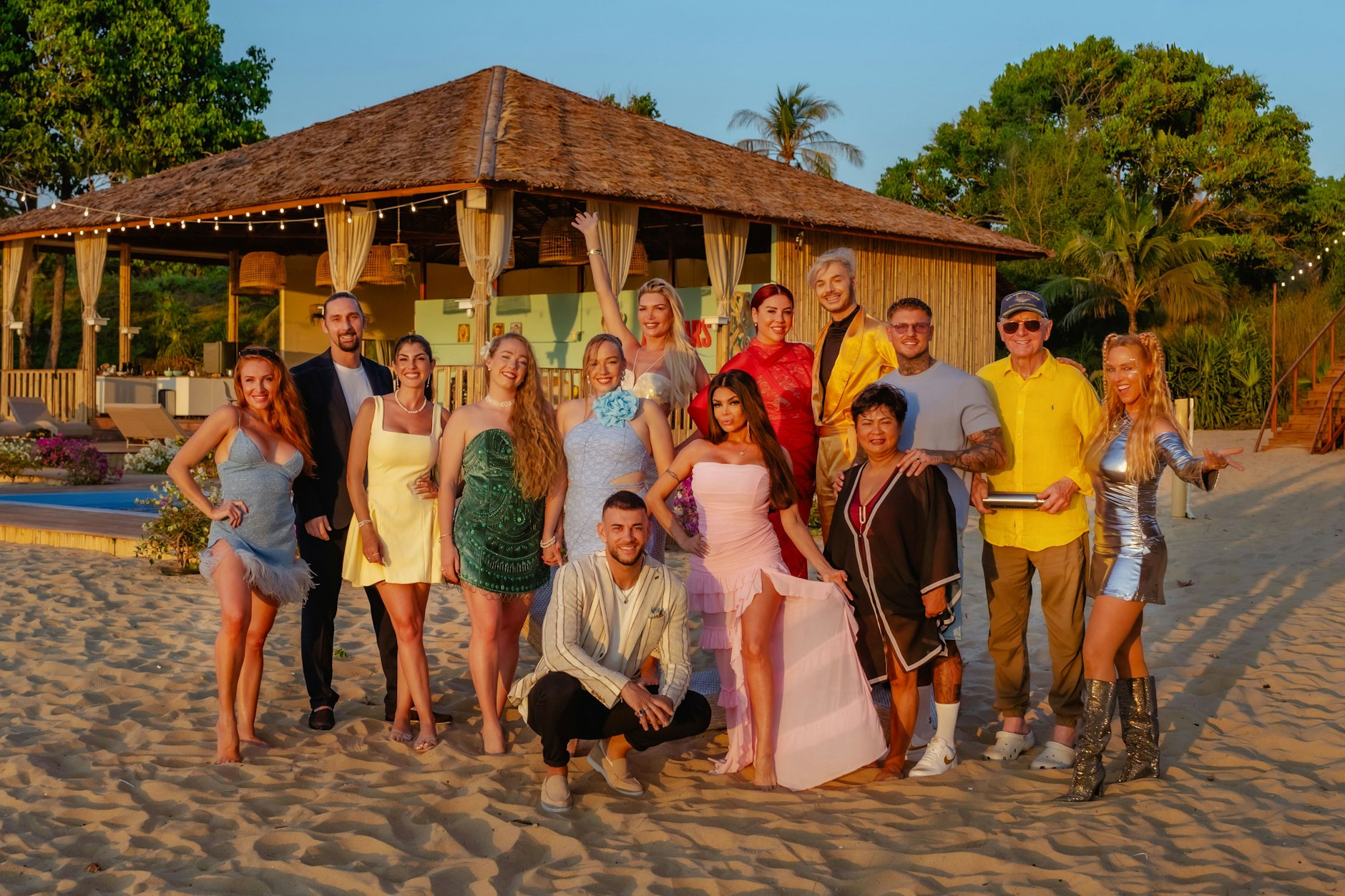 v.l.n.r.: Georgina Fleur, Sandy Fähse, Yeliz Koc, Yana und Tayisiya Morderger, Serkan Yavuz, Kader Loth, Giuliana Farfalla, Kate Merlan, Sam Dylan, Narumol, Paco Herb, Prinz Frédéric von Anhalt, Loona kämpfen um den Sieg bei „Kampf der RealityAllstars“.