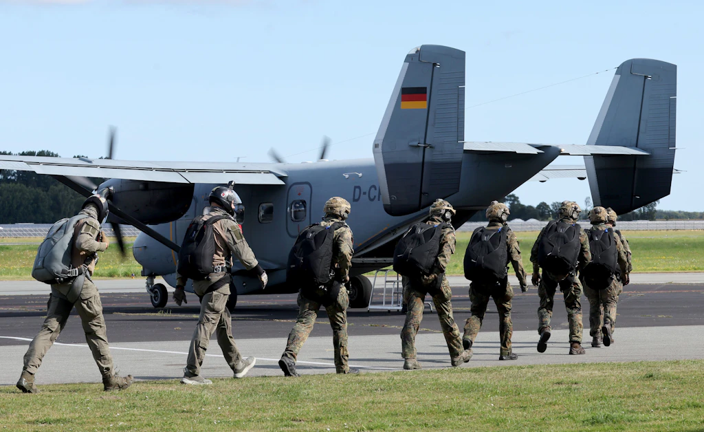 Vorwürfe gegen Fallschirmjäger-Regiment: Neun Soldaten entlassen, Verfahren eingeleitet