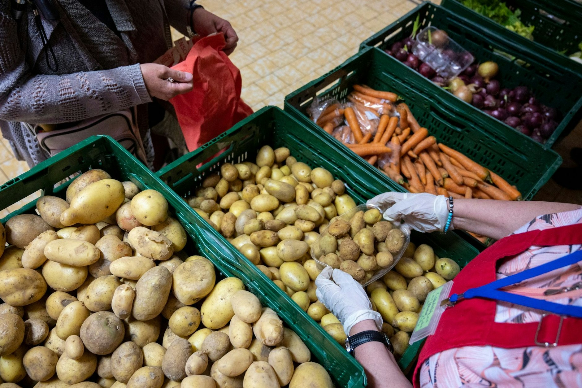 Kostenlos vs. bezahlt: Wer etwas gratis bekommt, wird sicher nicht Nein sagen.