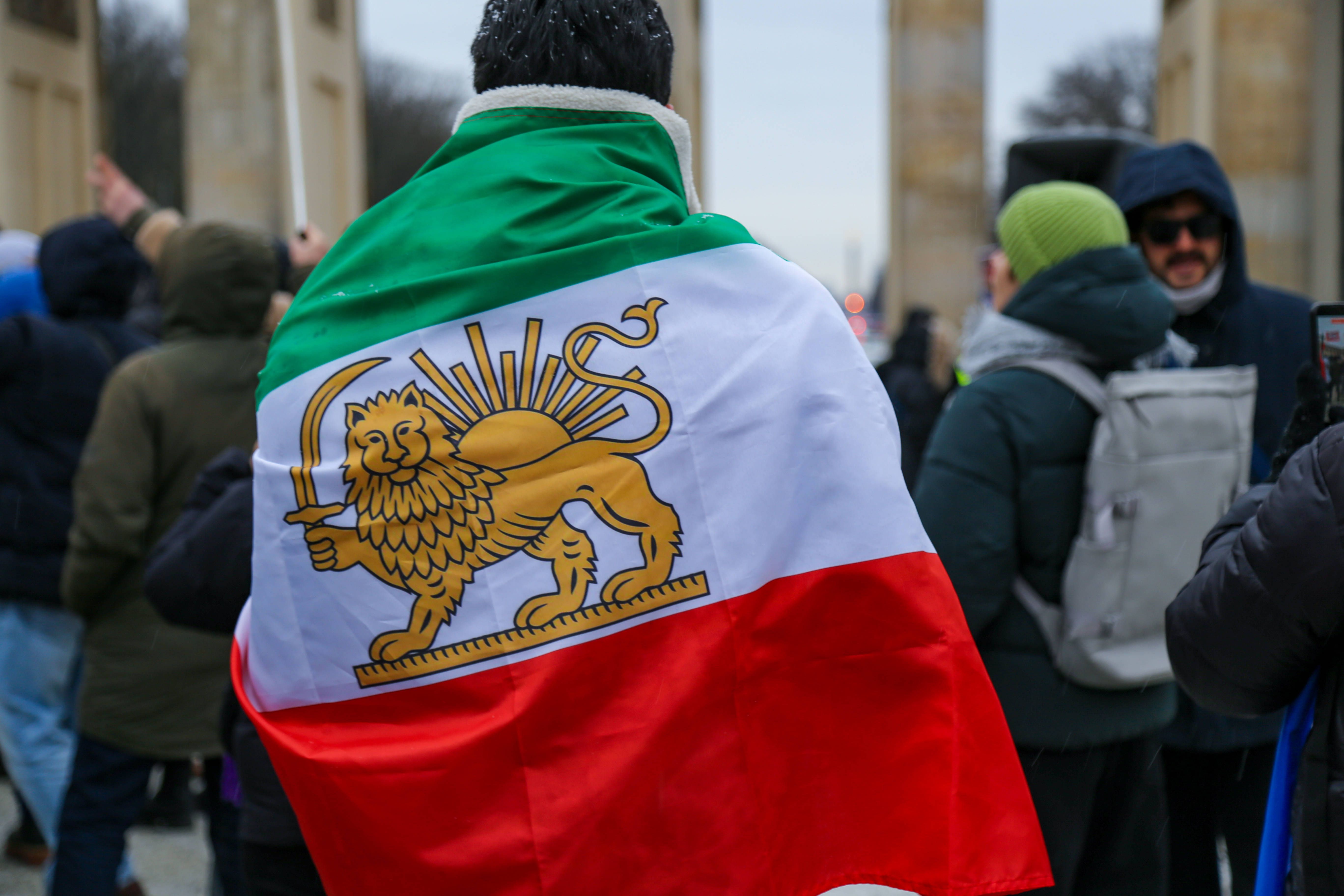 Proteste eskalieren: Sturm auf iranische Botschaft in Berlin
