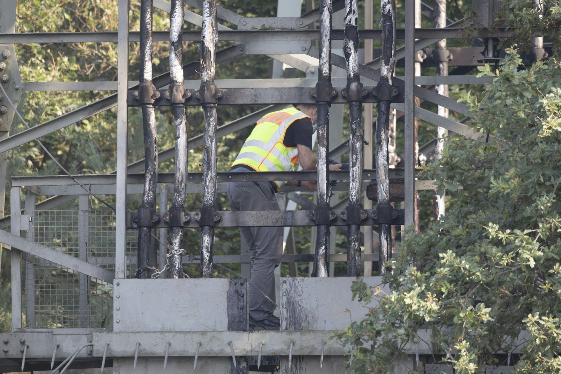 Der Berliner Senat fordert die Energieversorger zu verstärkten Schutzmaßnahmen an sensiblen Infrastrukturen auf.