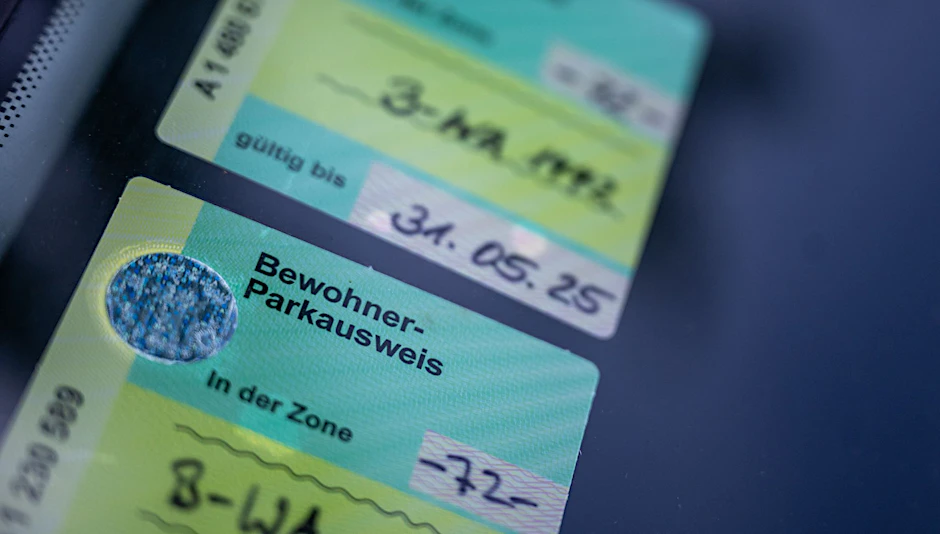 Ein Bewohnerparkausweis ist in Berlin noch für verhältnismäßig wenig Geld zu bekommen.