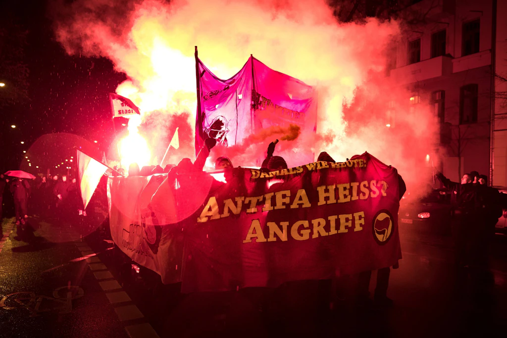 Berliner Senat investiert Millionen in „Kampf gegen Rechts“ – Programme gegen Links gestrichen