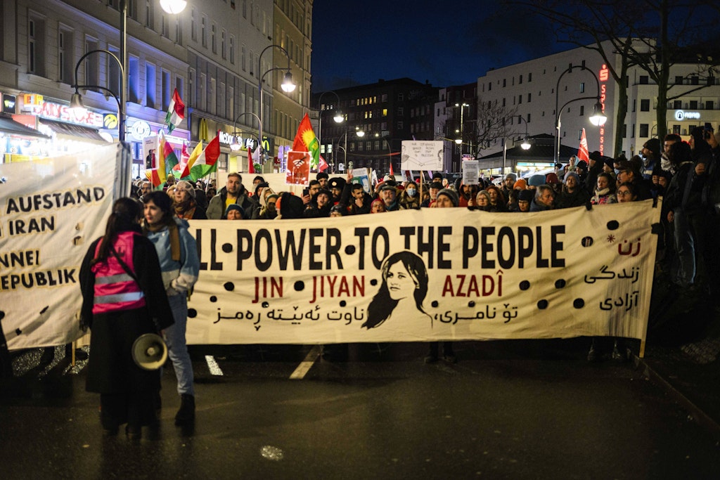 Proteste im Iran: Berliner Iraner erzählen von Abschaltung, Unsicherheit und Mobilisierung