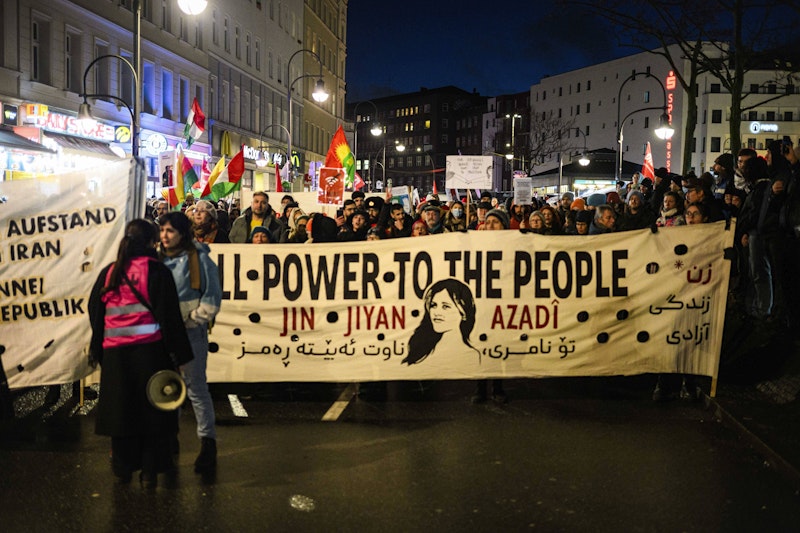 Proteste im Iran: Berliner Iraner erzählen von Abschaltung, Unsicherheit und Mobilisierung