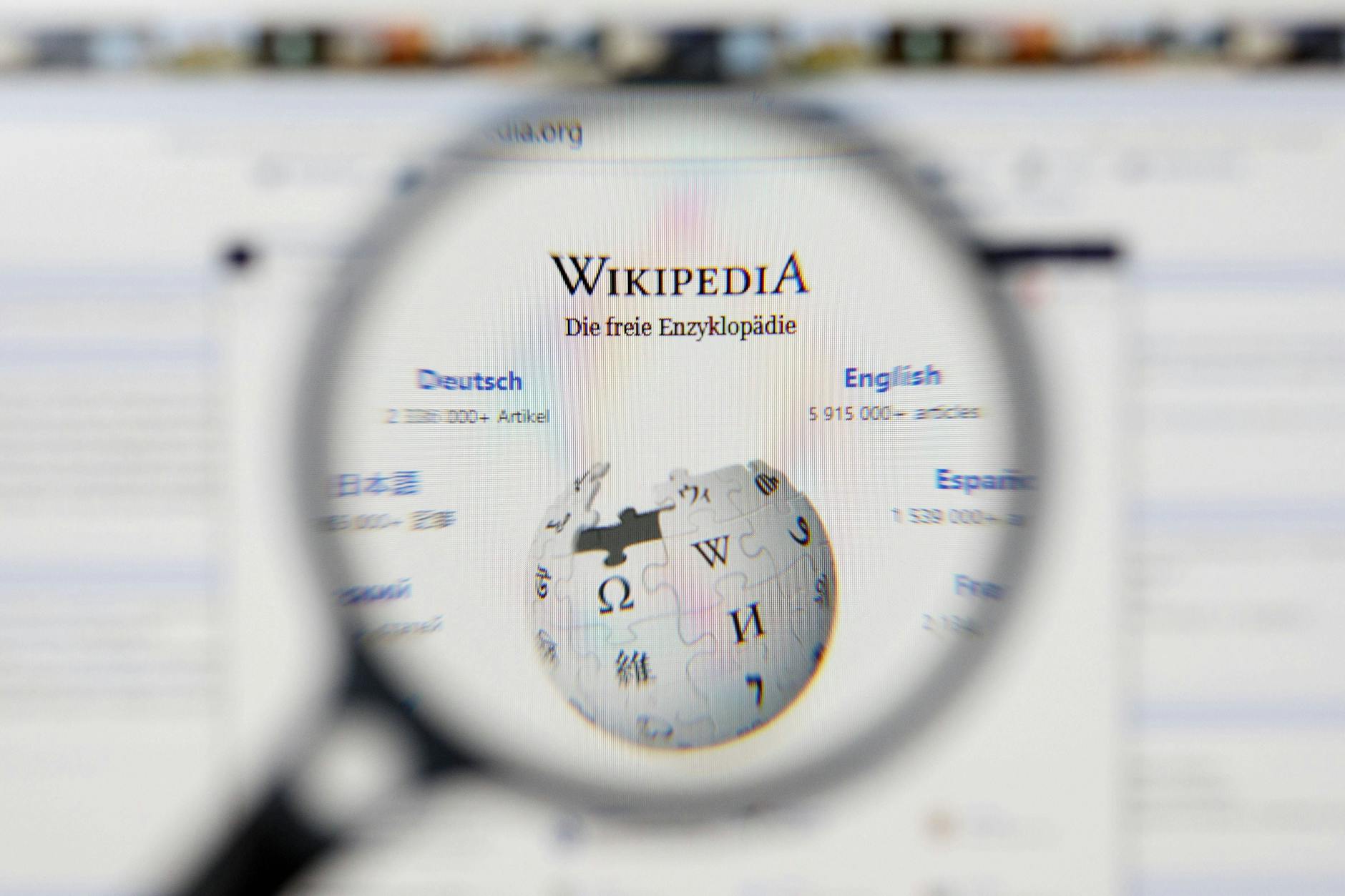 Wikipedia ist das größte Online-Lexikon - mit den mehr als 3 Millionen deutschen Einträgen kann man auch jede Menge Spaß haben.