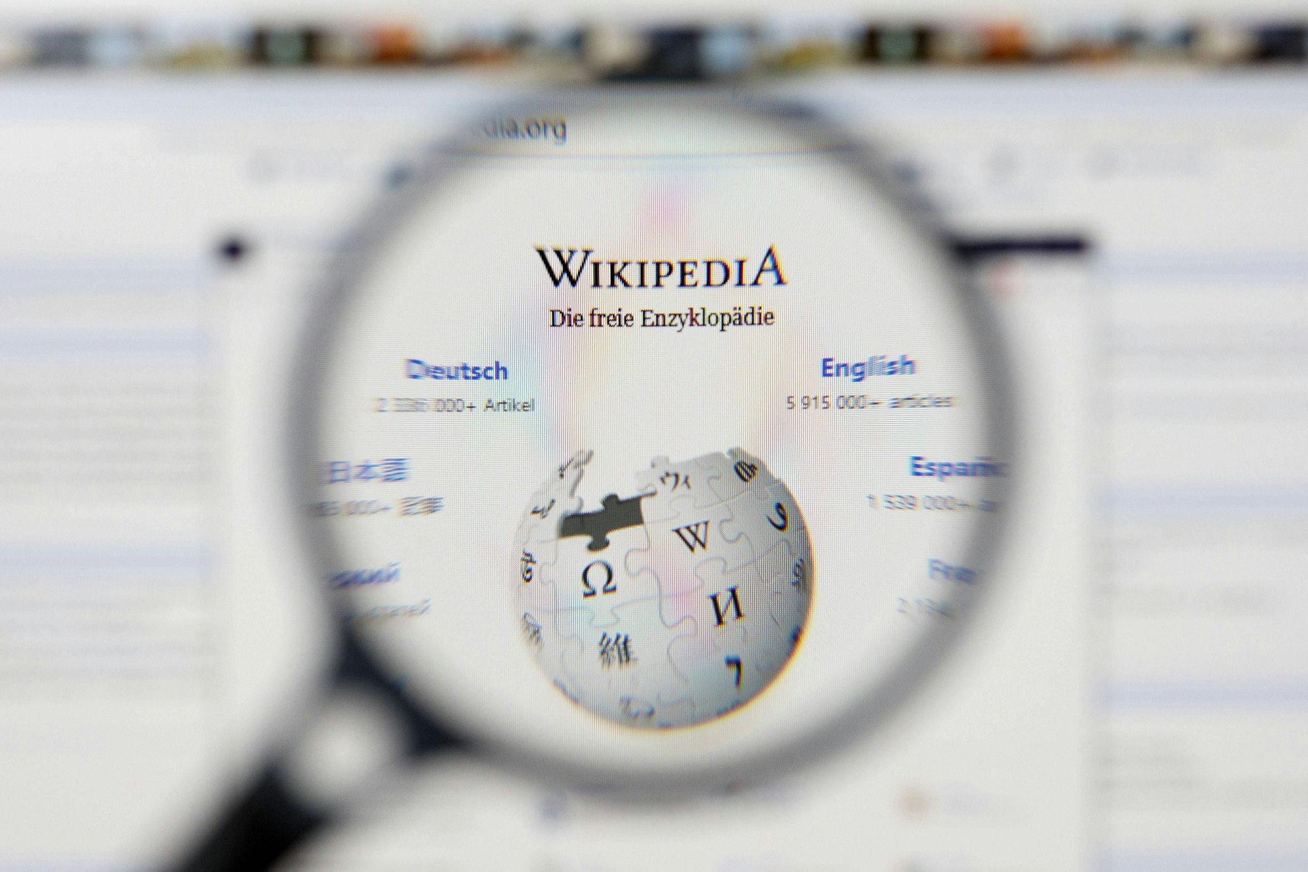 Wikipedia ist das größte Online-Lexikon - mit den mehr als 3 Millionen deutschen Einträgen kann man auch jede Menge Spaß haben.