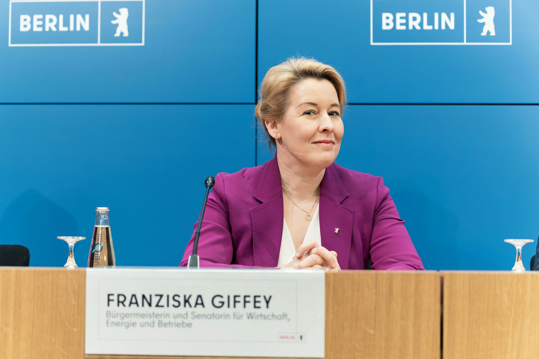 Die ZLB am Alexanderplatz? Franziska Giffey, Senatorin für Wirtschaft, Energie und Betriebe, ist Feuer und Flamme für die Idee.