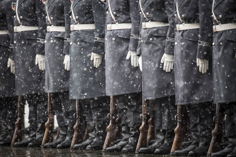 Affentheater in Grönland: Mit 13 Soldaten wollen die Deutschen vor Trump in die Knie gehen