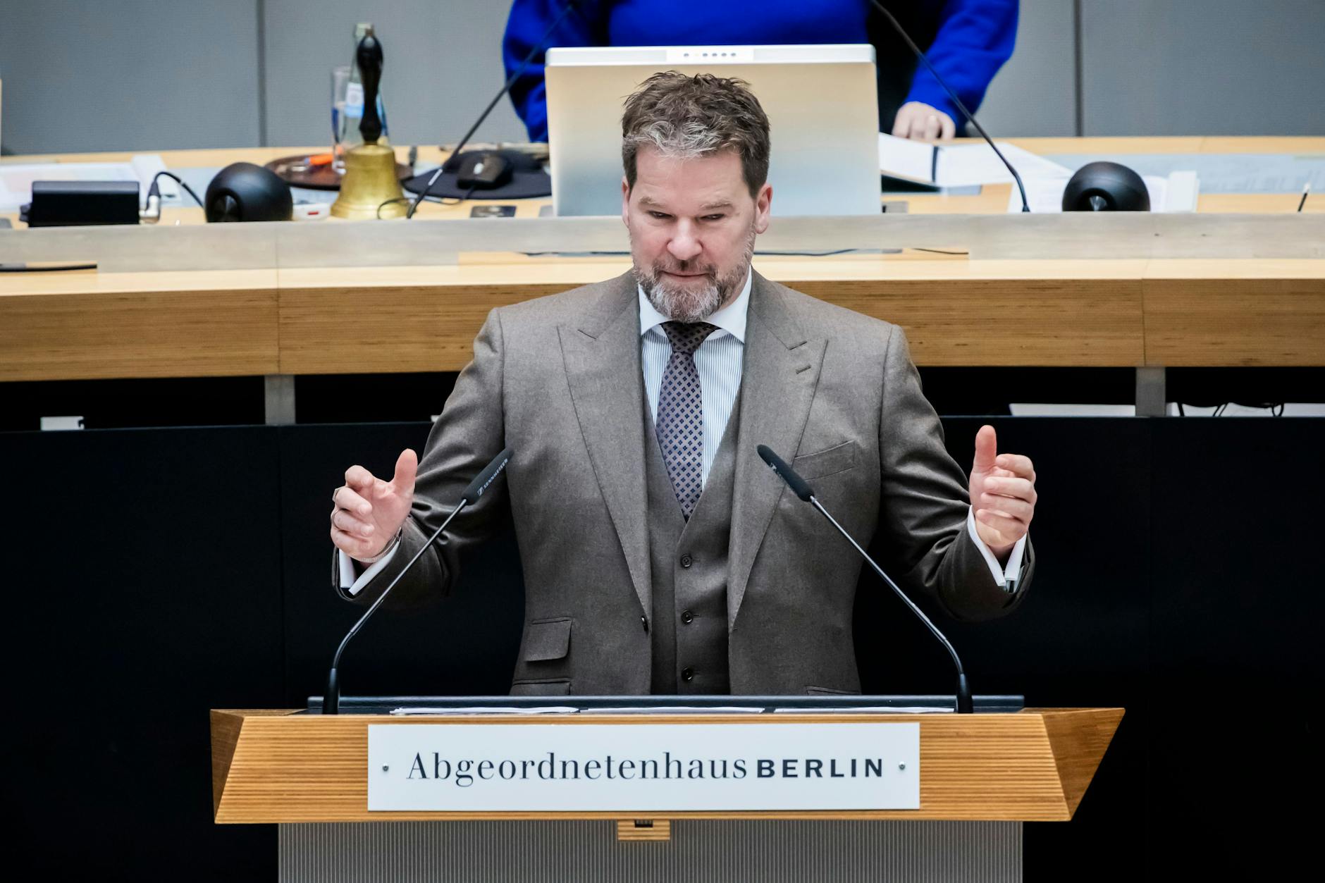 Dirk Stettner, Vorsitzender der CDU-Fraktion im Abgeordnetenhaus von Berlin, spricht bei der 77. Plenarsitzung des Berliner Abgeordnetenhauses.