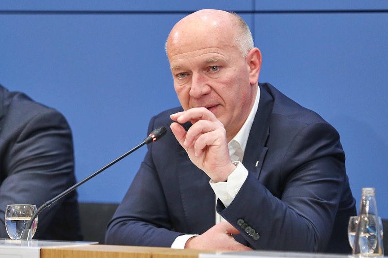 Krise ohne Kontrolle: Wegner rechtfertigt sich nach Stromausfall