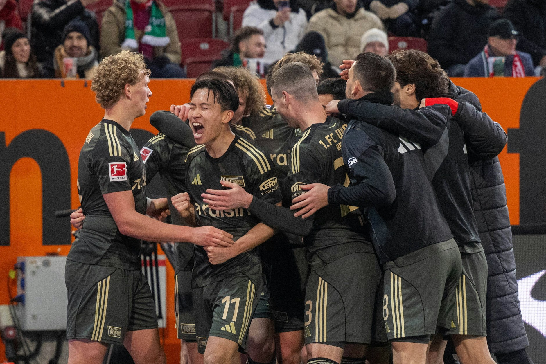 Eiserne Ekstase: Der 1. FC Union beweist erneut Moral und kommt in Unterzahl beim FC Augsburg noch zu einem späten Remis. 