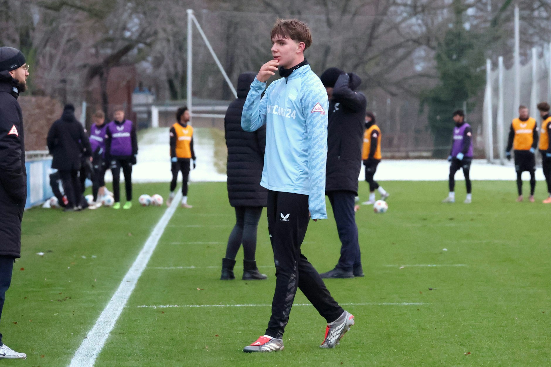 Hertha-Wunderkind Kennet Eichhorn im Training. Auf dem Schenckendorffplatz grübelt er nur über Taktik.