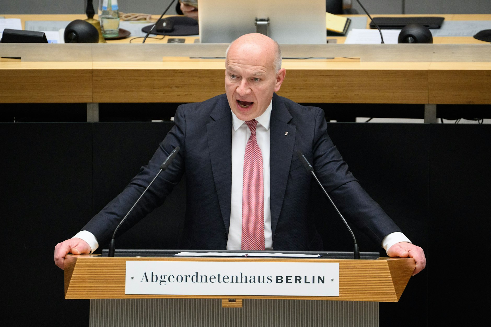 Kai Wegner (CDU), Regierender Bürgermeister von Berlin, gibt bei der Plenarsitzung im Berliner Abgeordnetenhaus eine Regierungserklärung zum Stromausfall ab.