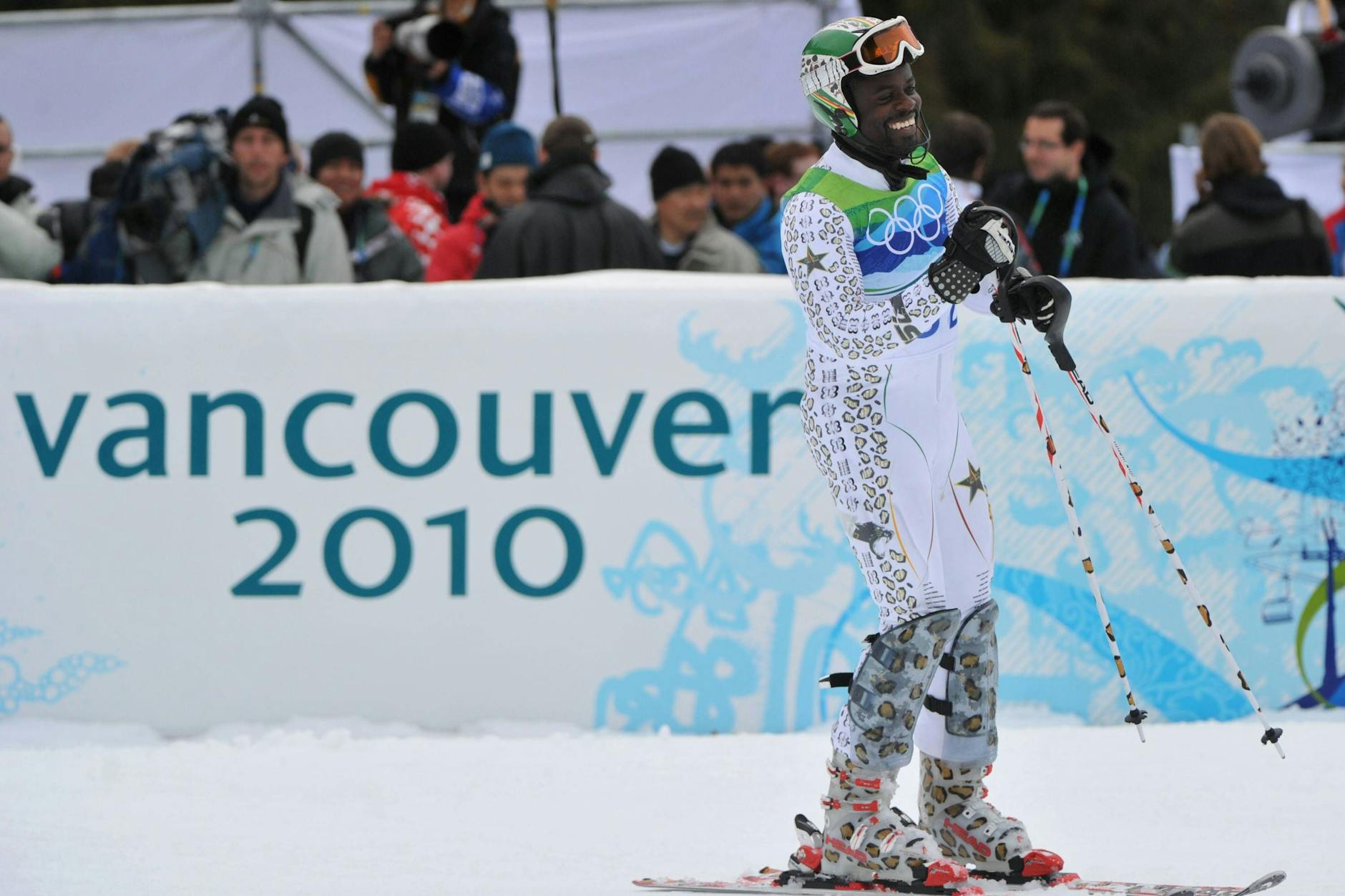 Skifahrer Kwame Nkrumah-Acheampong aus Ghana ging 2010 in einem auffälligen Tiermuster-Anzug an den Start.
