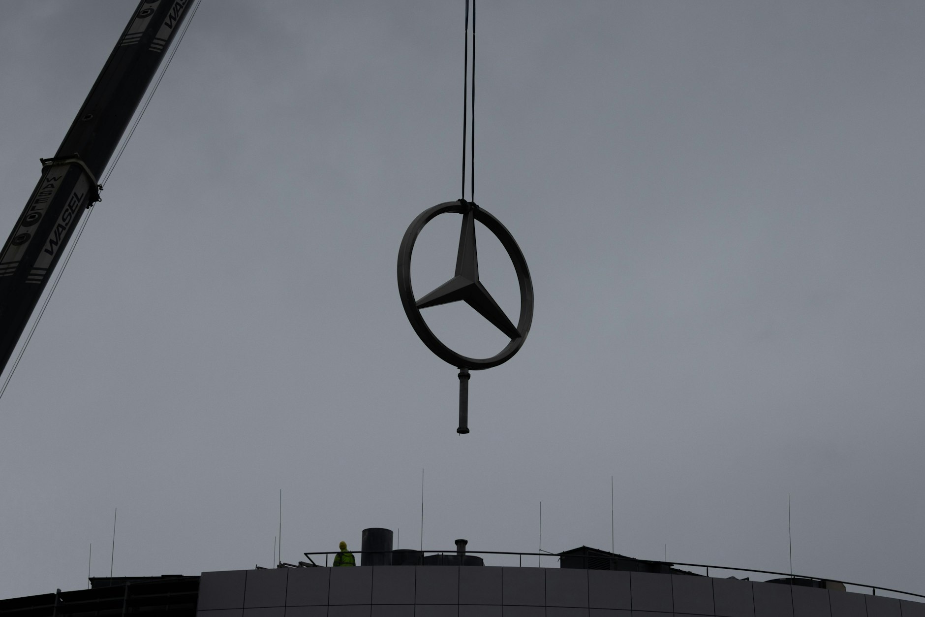 Symbol für den Wandel: Mercedes verlagert die A-Klasse nach Ungarn – Experten sehen darin mehr als eine Einzelfallentscheidung.
