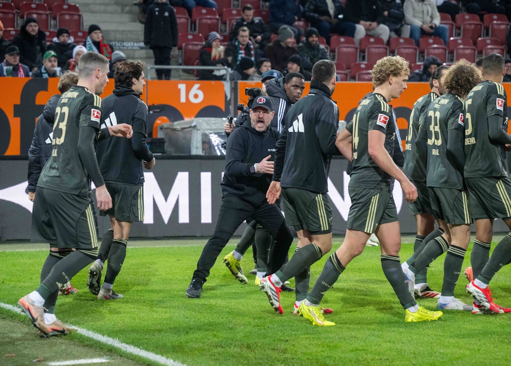 Flummis-Rot-Tor-Union-Wahnsinn-in-Augsburg