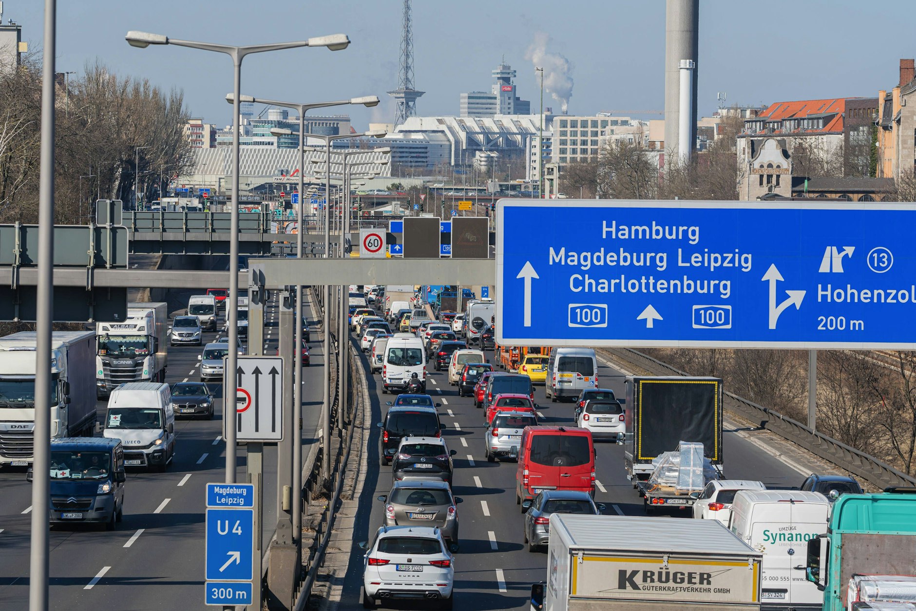 An diesem Wochenende droht der Mega-Stau. Herthas Spiel im Olympiastadion ist ausverkauft und es findet die Grüne Woche statt. 