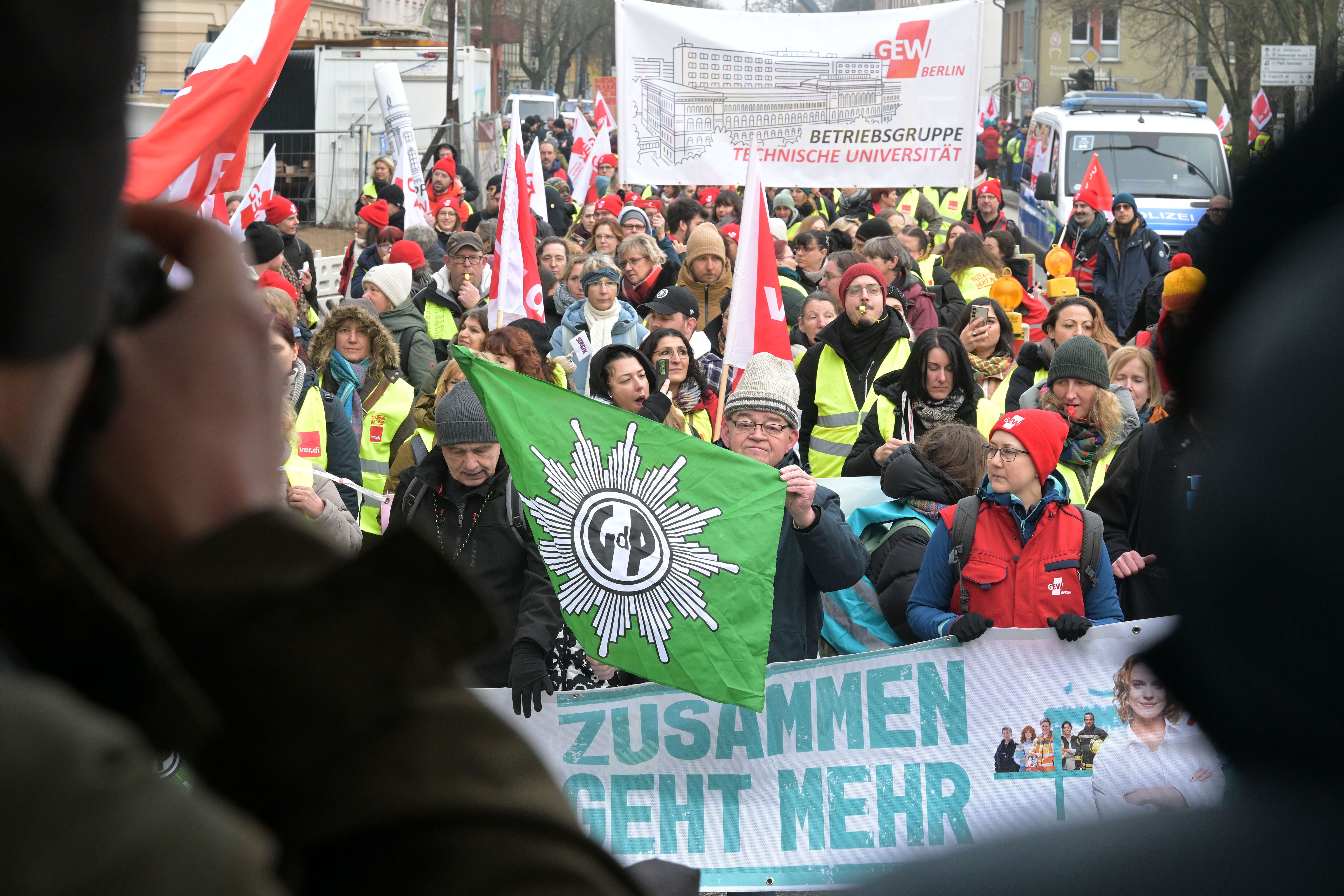 Keine Einigung bei Tarifkonflikt in Sicht: Beamtenbund droht mit weiteren Streiks