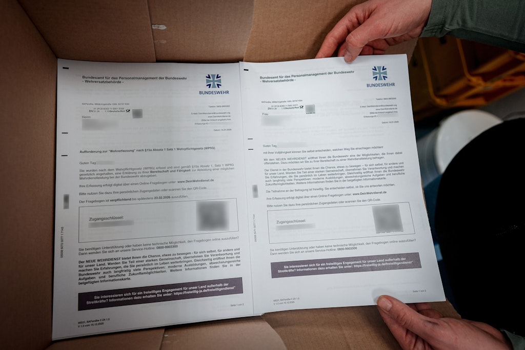Bundeswehr startet neuen Wehrdienst: Fragebögen werden seit heute ...