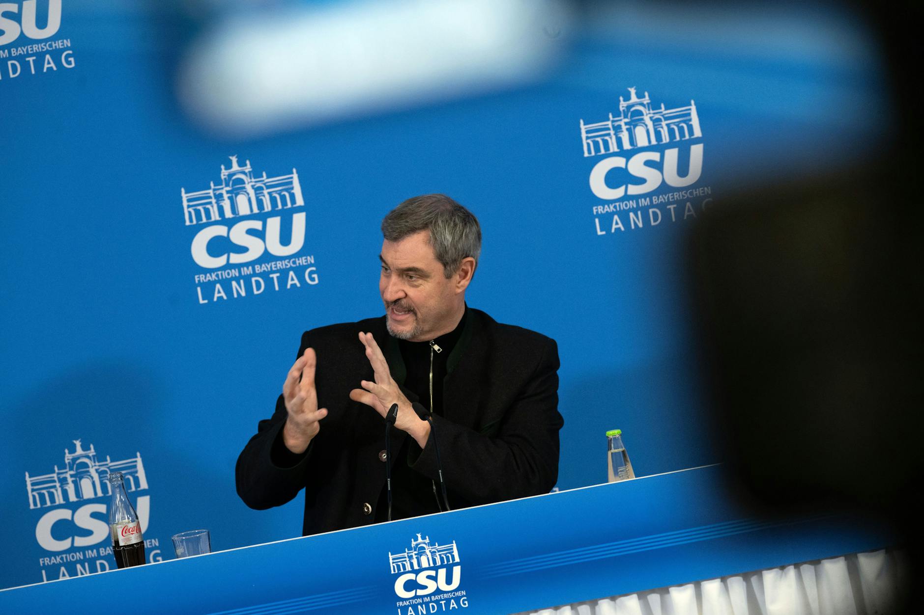 Geht es nach den Willen von Markus Söder und der CSU soll bei Schulabschlüssen in Bayern bald eine Hymnenpflicht gelten.