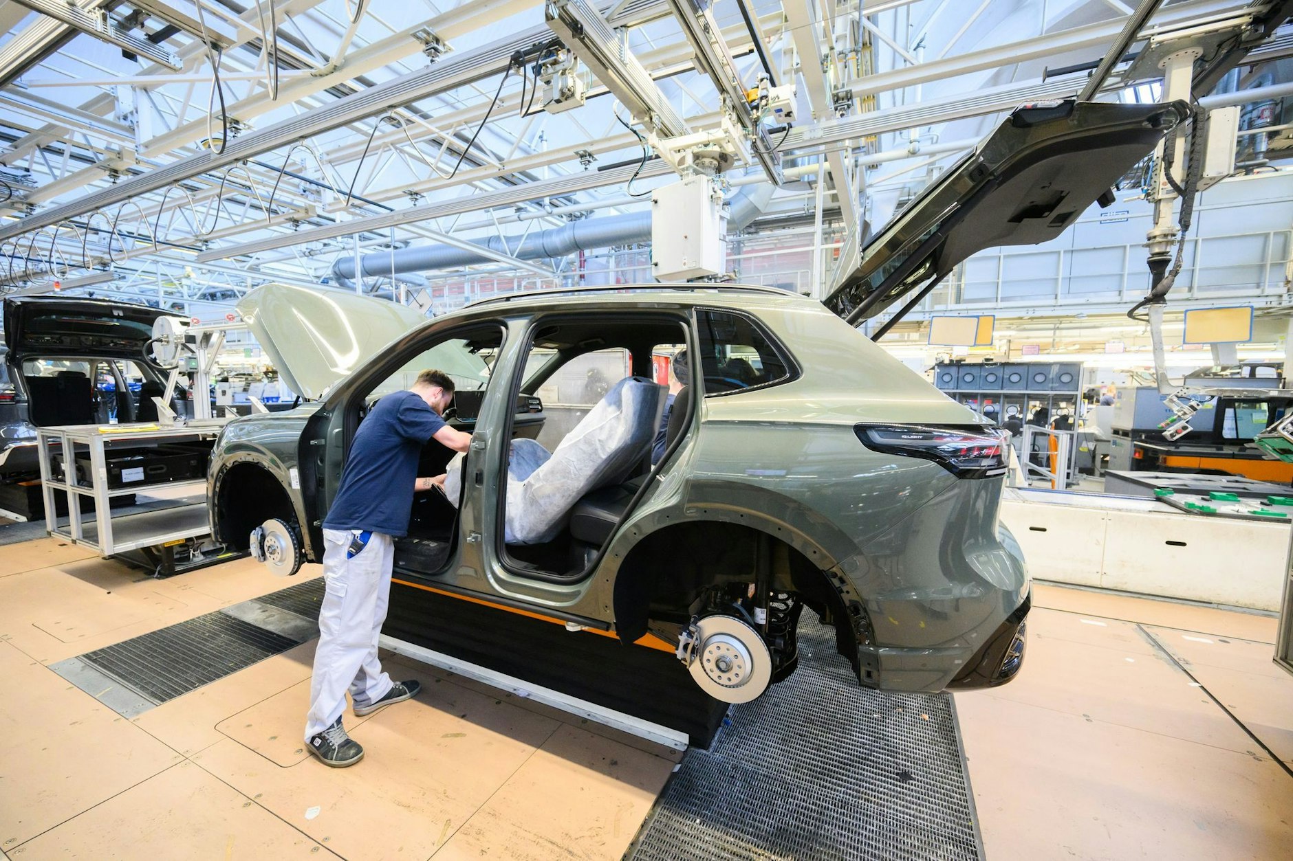 Laut Autoexperte Ferdinand Dudenhöffer werden von den heute rund 720.000 Beschäftigten in der deutschen Automobilindustrie bis 2030 nur noch etwa 500.000 übrig bleiben.