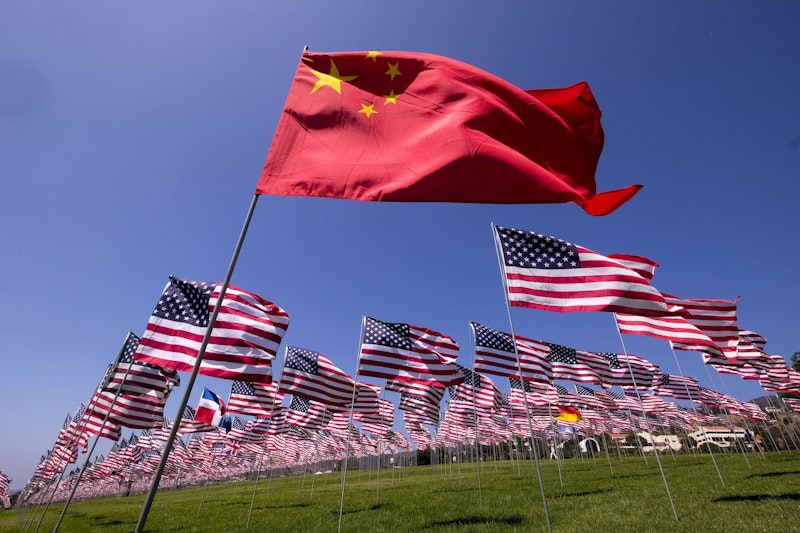 Globale Umfrage zeigt massiven Vertrauensverlust der USA unter Trump – China profitiert