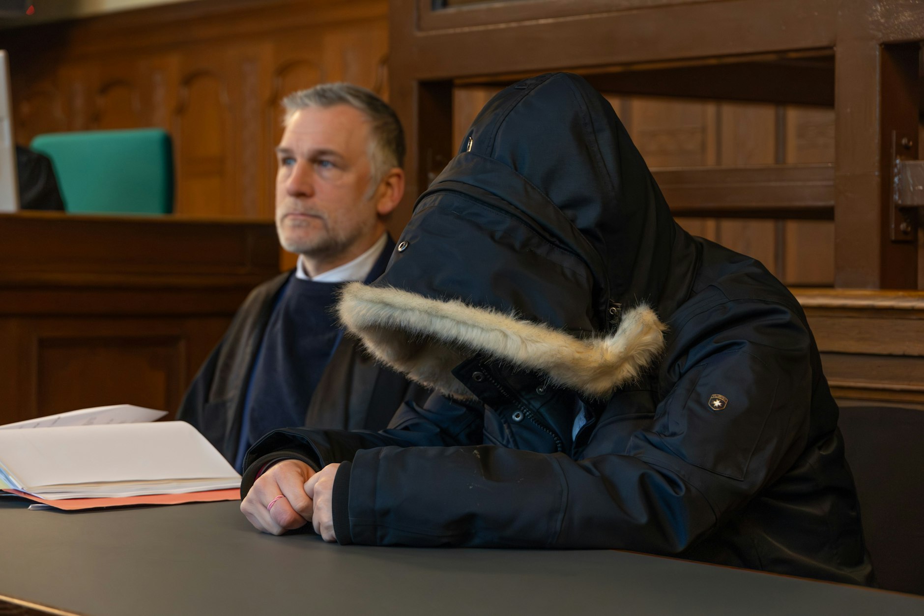 Die Angeklagte Cindy S. (31) mit ihrem Verteidiger.