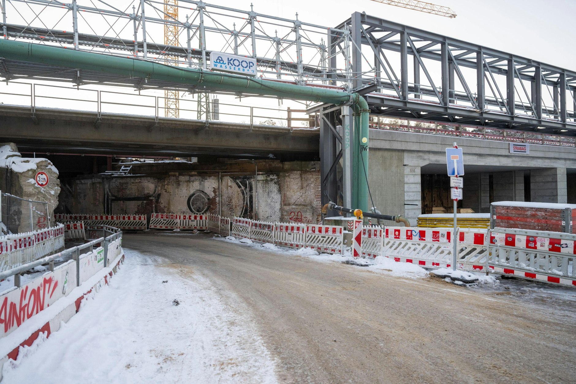 Im Februar wird die neue Brücke über die Hämmerlingstraße in Berlin-Köpenick eingesetzt.