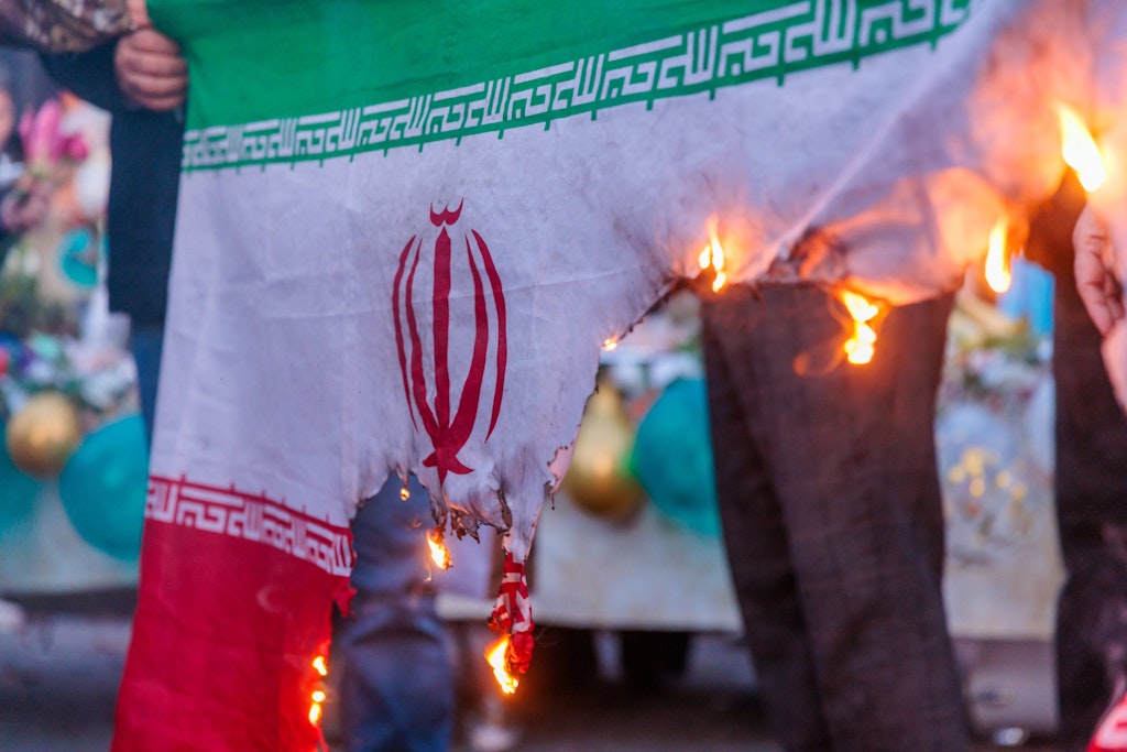 Iran unter Druck: Trump setzt auf Verhandlungen, verlegt aber Militär – Israel sendet mehrdeutige S…