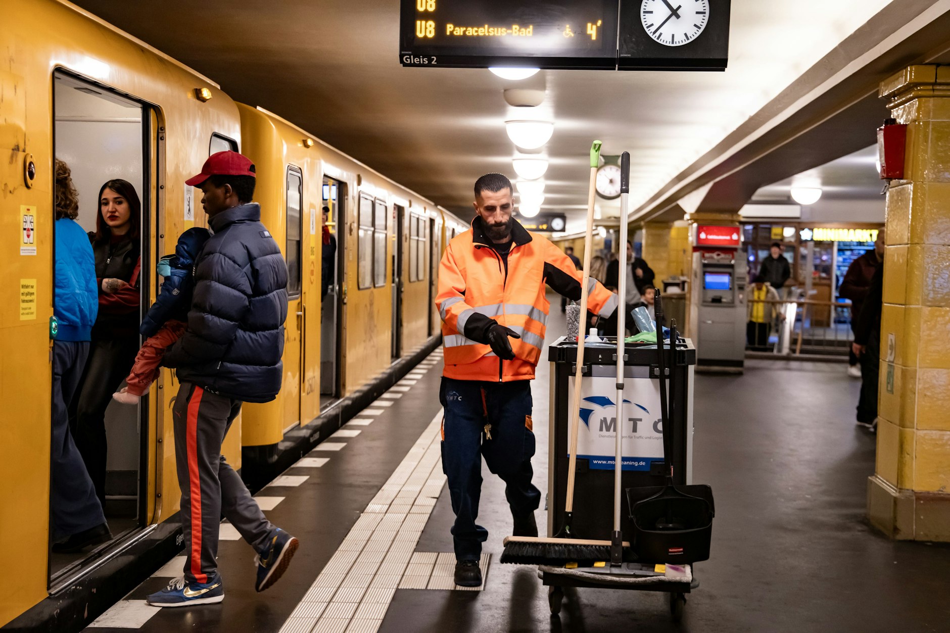 Reality-Check: Eine Fahrt mit der U8 ist für viele Berliner Alltag, für andere ein Folklore-Event.