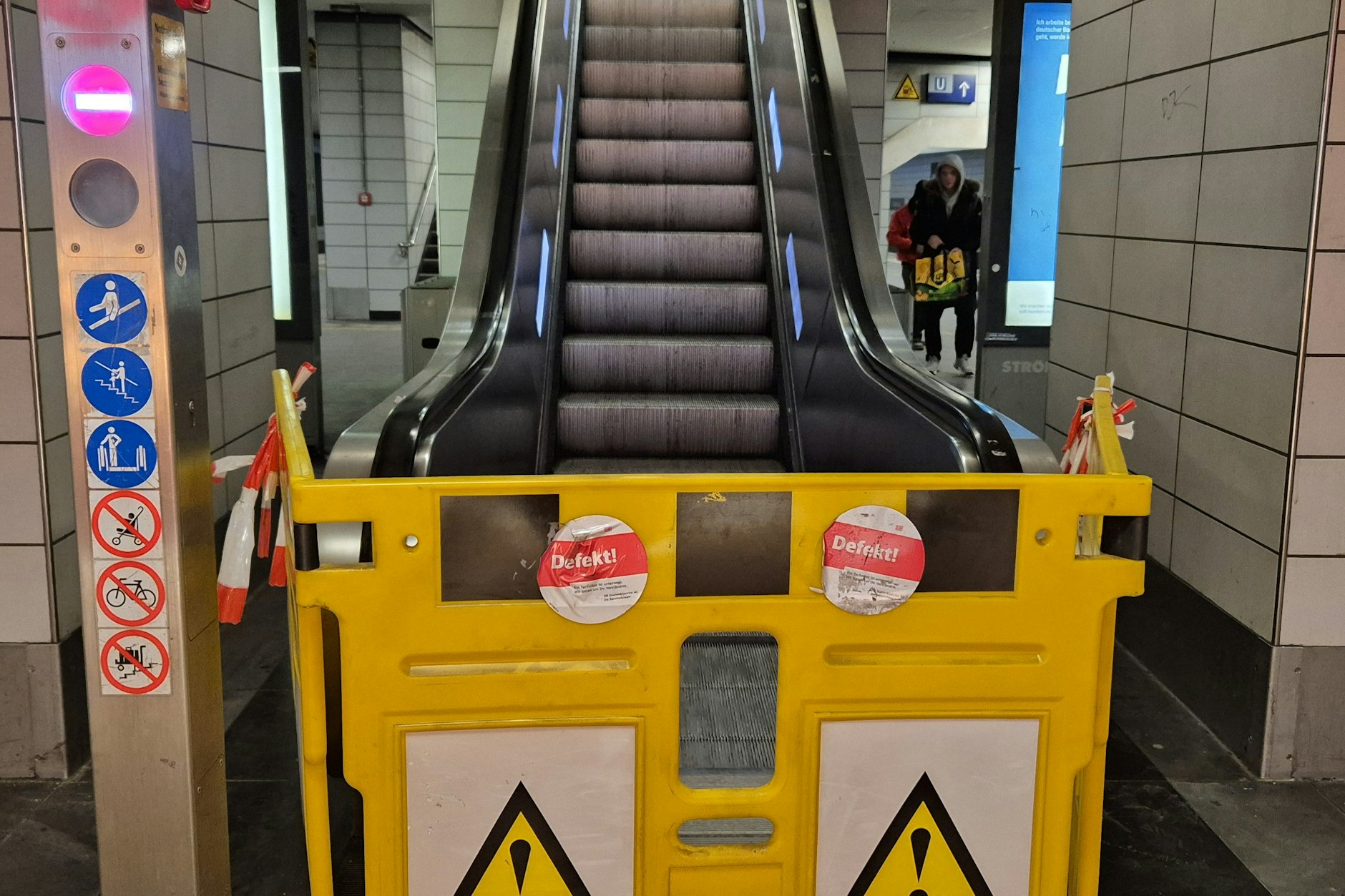 Hier hat am <strong>Freitagmorgen</strong> auch die Rolltreppe direkt am Bahnsteig Gleis 11/12 nicht funktioniert.