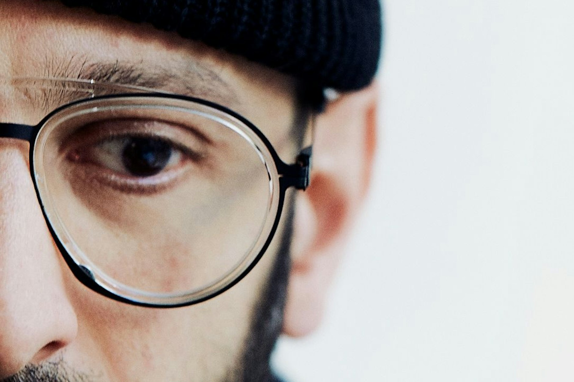 „Was sehr viele von uns im Exil gerade machen, ist im Grunde Nachrichten-Puzzle zu spielen“, sagt Behzad Karim Khani.