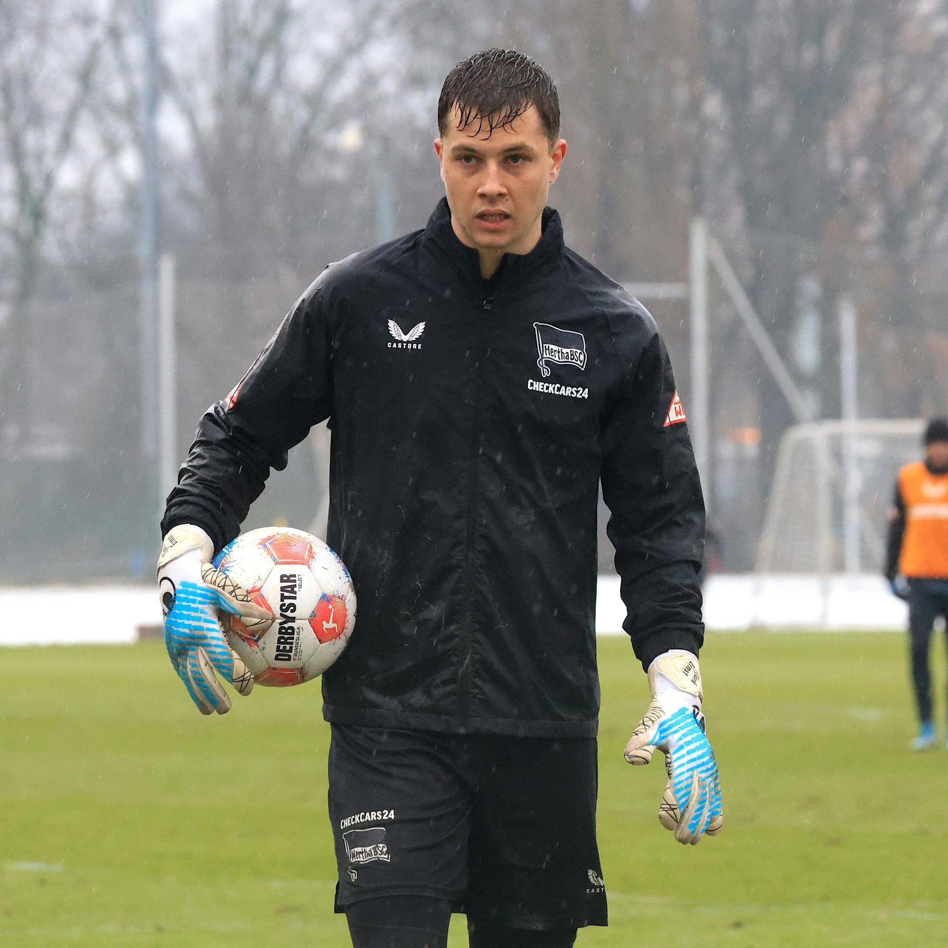 Grippehorror! Jetzt liegt auch Torwart Ernst flach