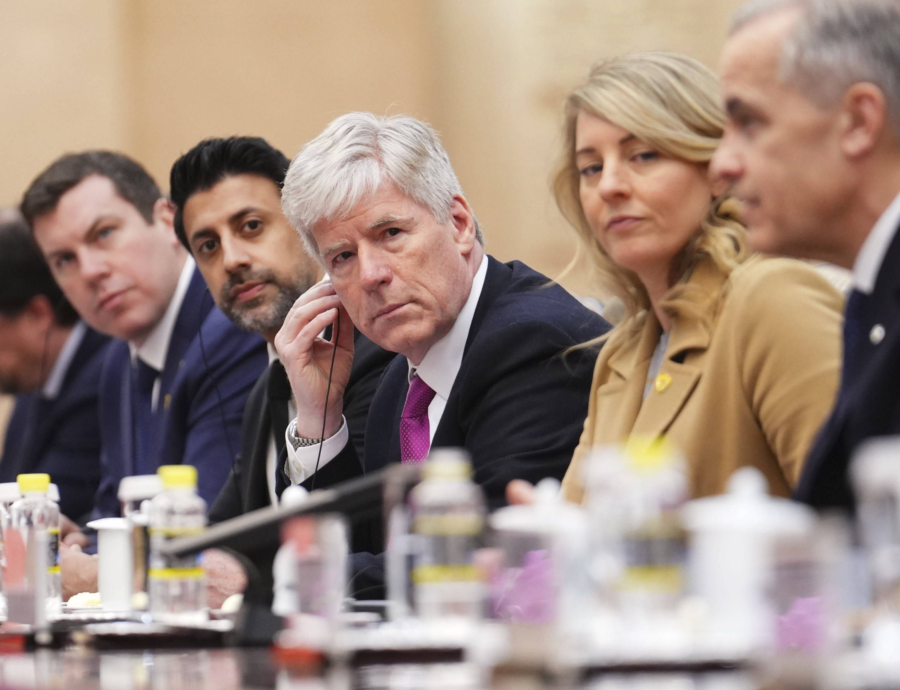 Kanada und China vereinbaren Handelsabkommen mit Zollsenkungen für E-Autos und Raps