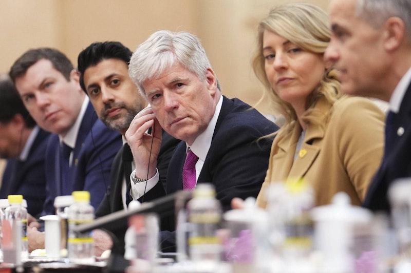 Kanada und China vereinbaren Handelsabkommen mit Zollsenkungen für E-Autos und Raps