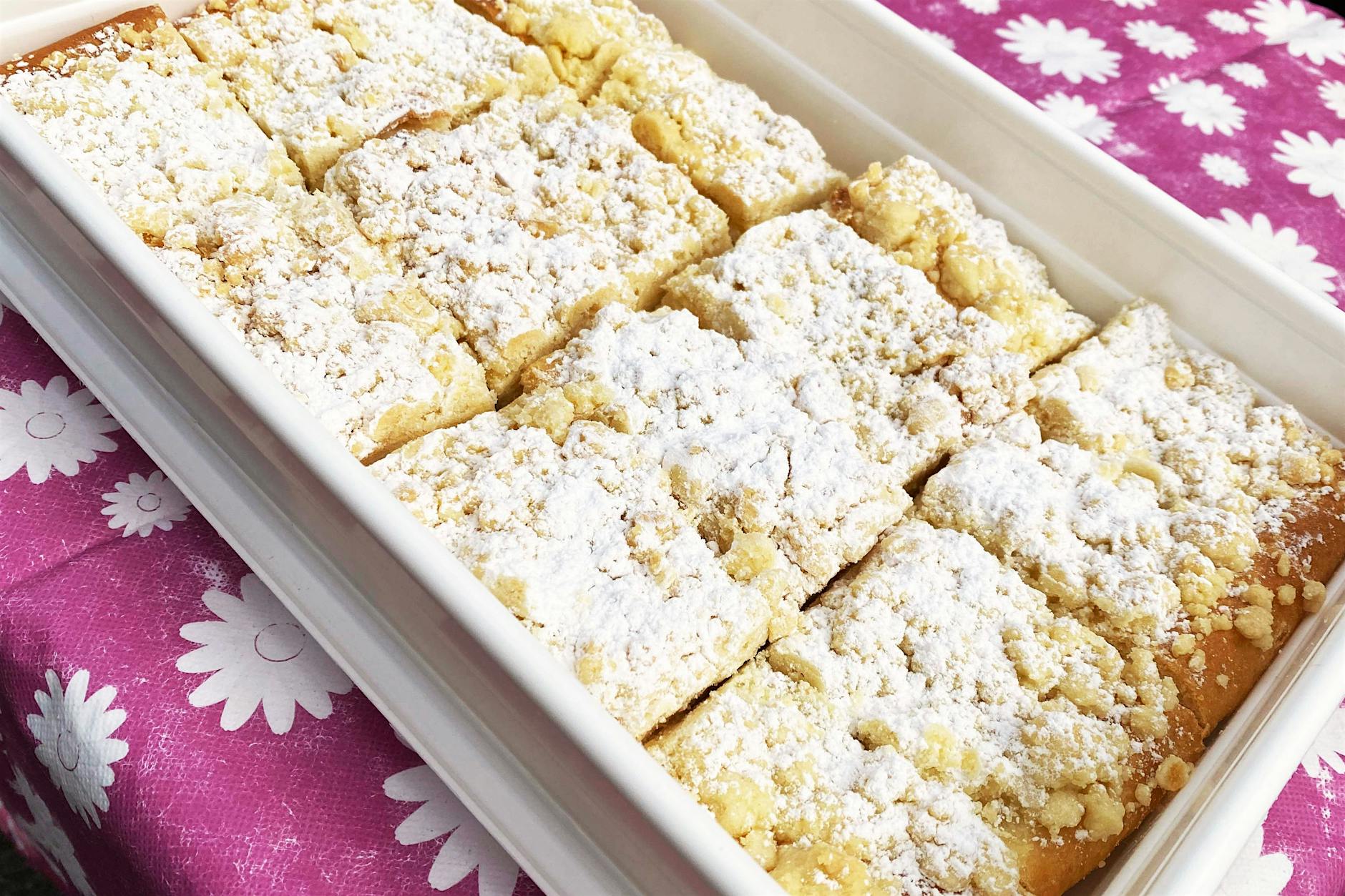 Streuselkuchen mit Pudding aus der DDR backen – das Rezept