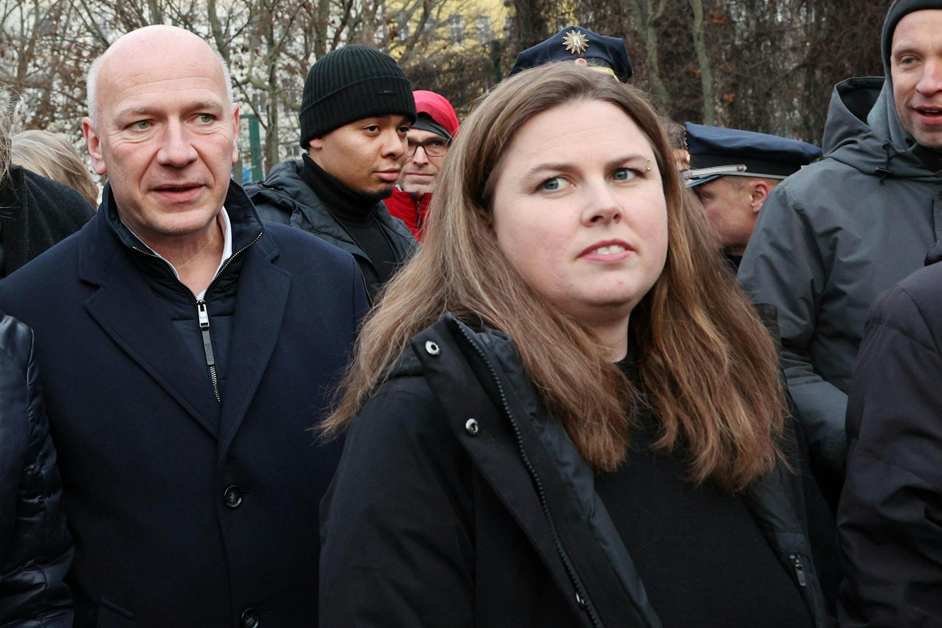 Der Regierende Bürgermeister Kai Wegner (CDU) und Bezirksbürgermeisterin Clara Herrmann (Grüne)