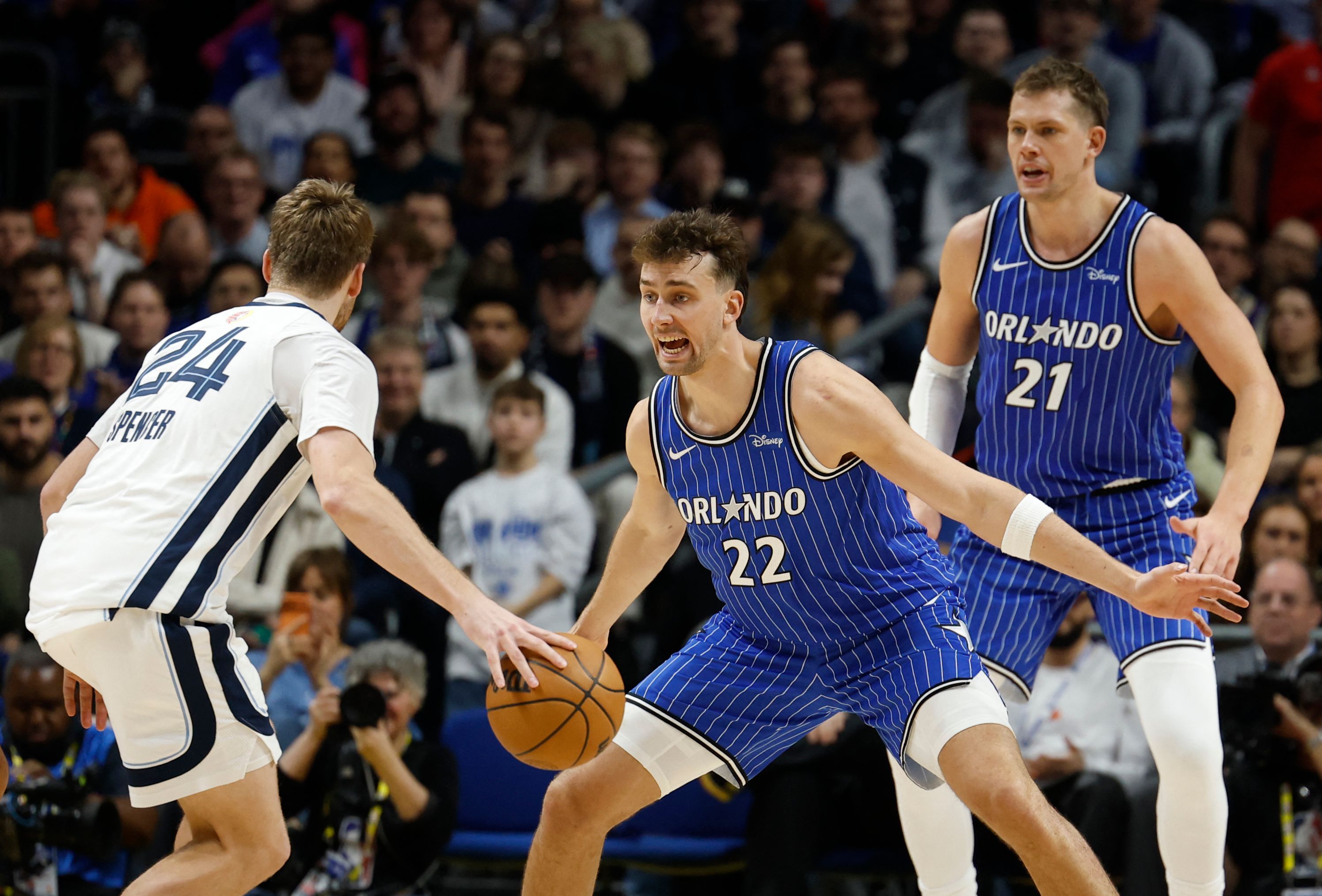 Image - Wagner-Brüder feiern emotionales NBA-Heimspiel in Berlin
