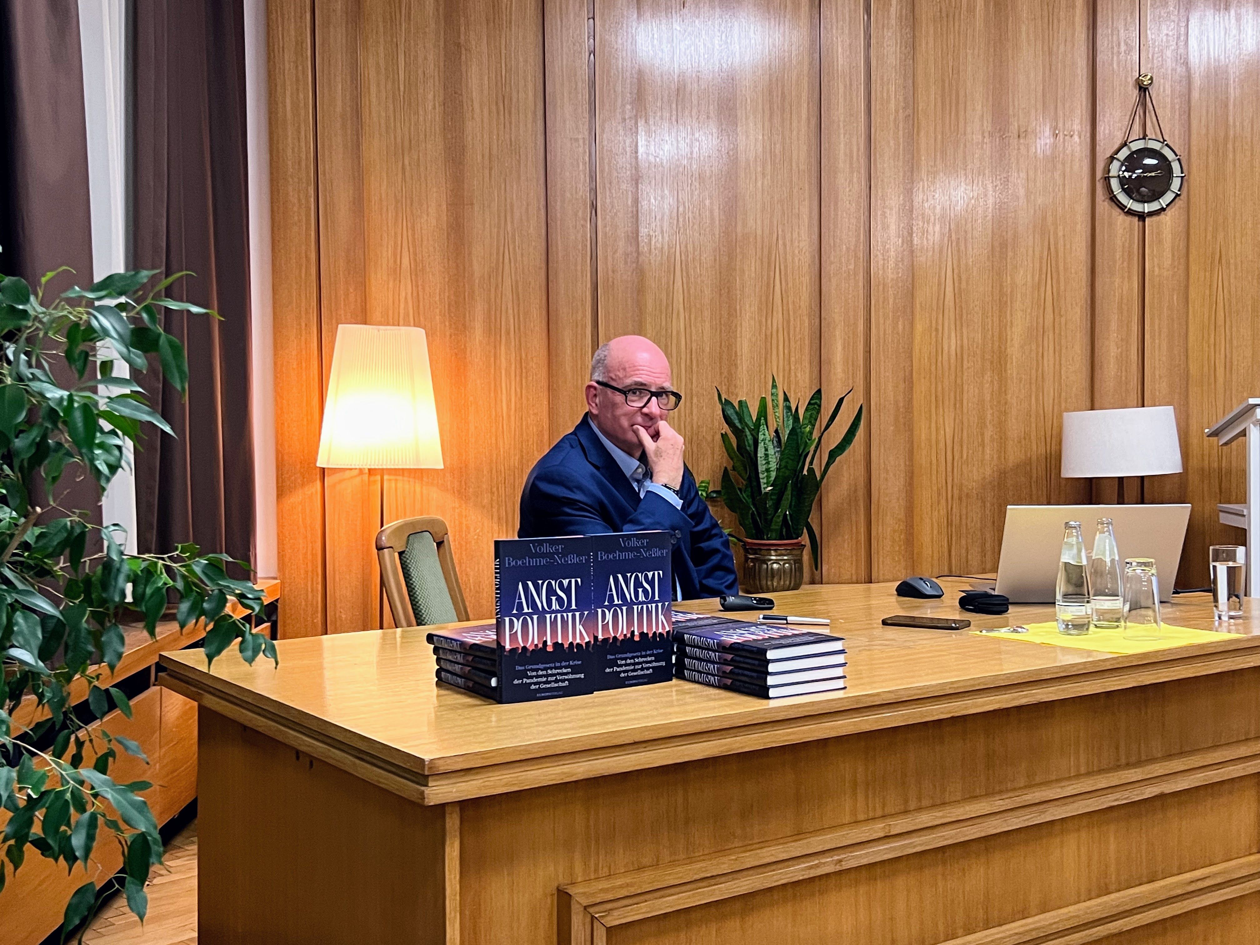 Stasi-Zentrale, Meinungsfreiheit, Meldestellen: Warum Jurist Boehme-Neßler vor einem „Einschüchterungsstaat“ warnt