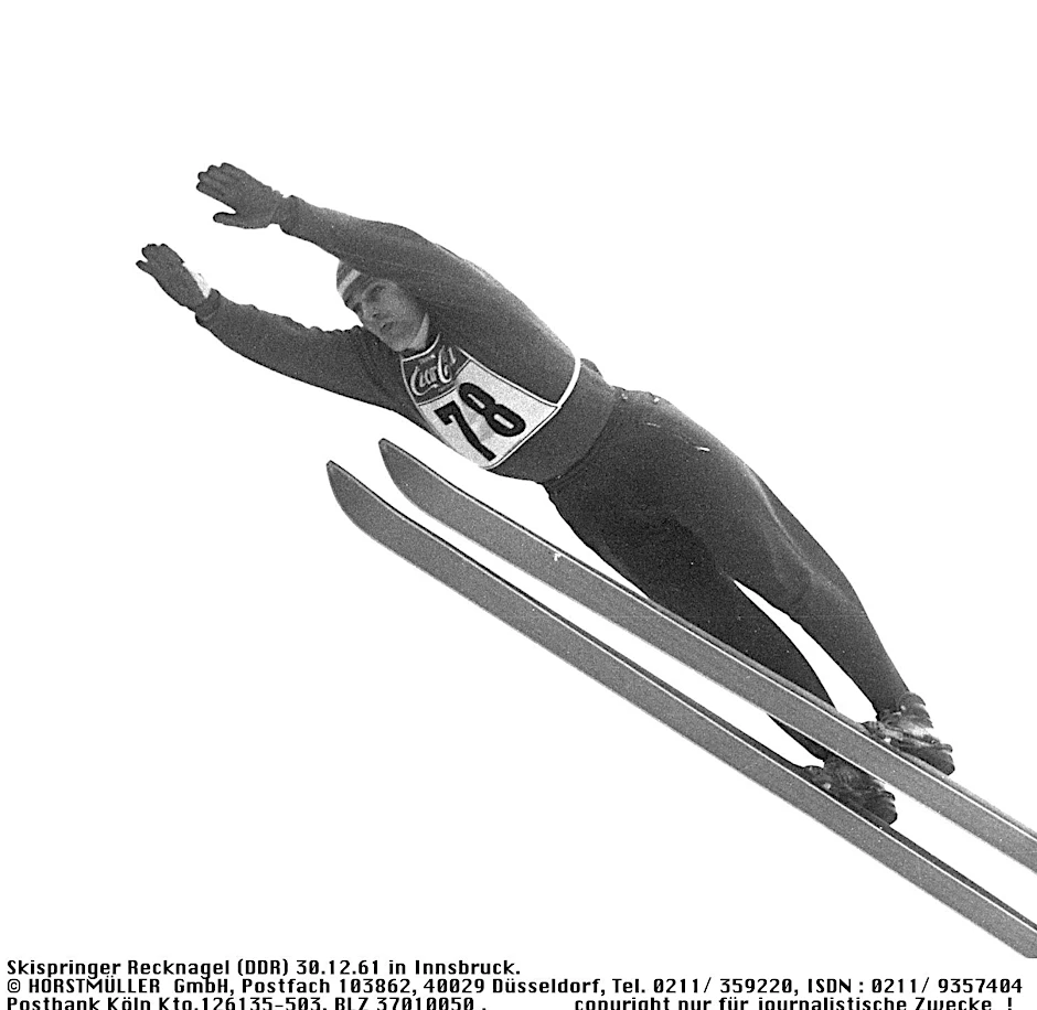 Helmut Recknagel aus der ehemaligen DDR gewinnt als erster deutscher Skispringer Gold bei den Olympischen Spielen.