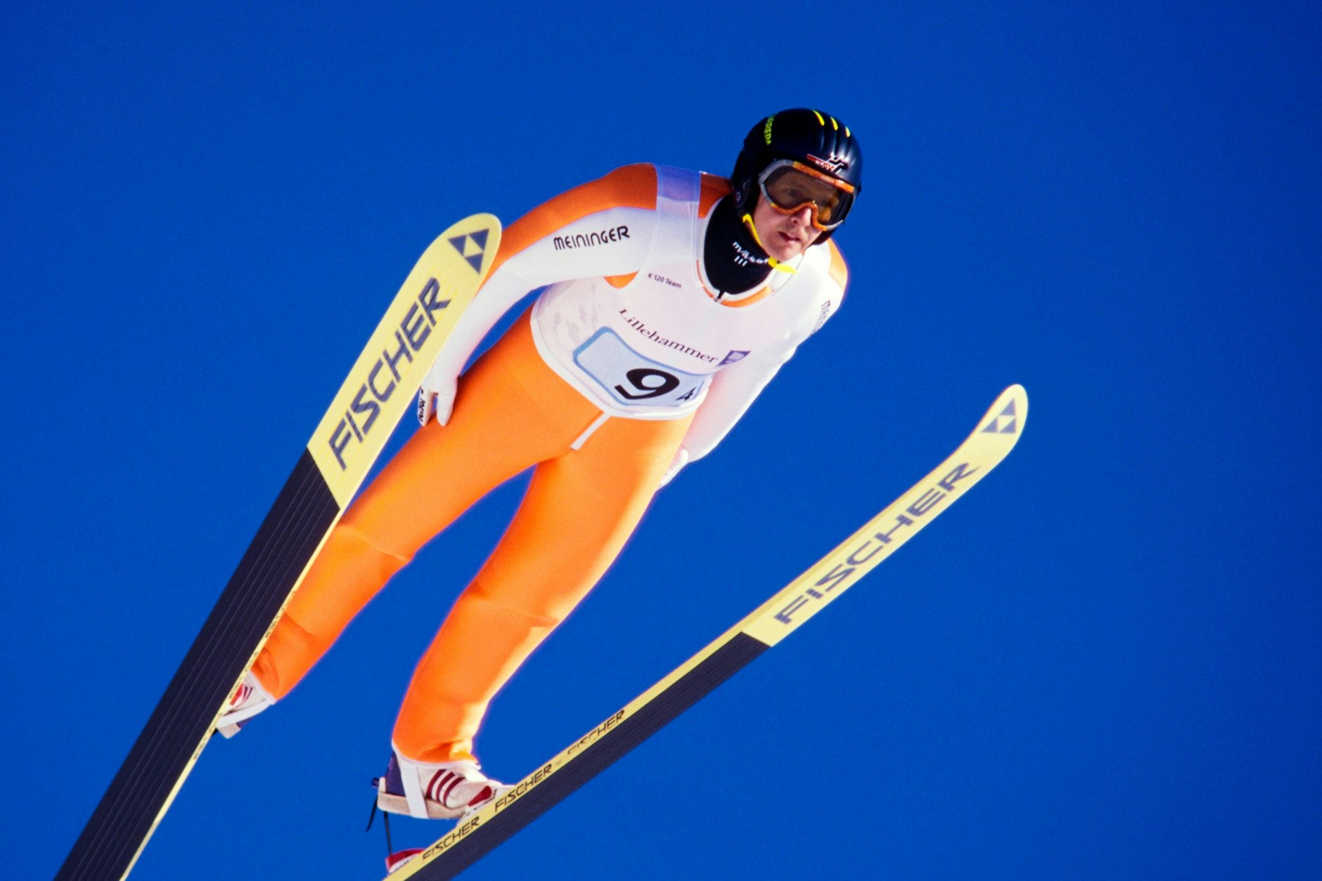 Bei den Olympischen Spielen 1994 in Lillehammer wird nun im V-Stil gesprungen. Und wieder ist Jens Weißflog erfolgreich – dieses Mal sogar mit zwei Goldmedaillen.