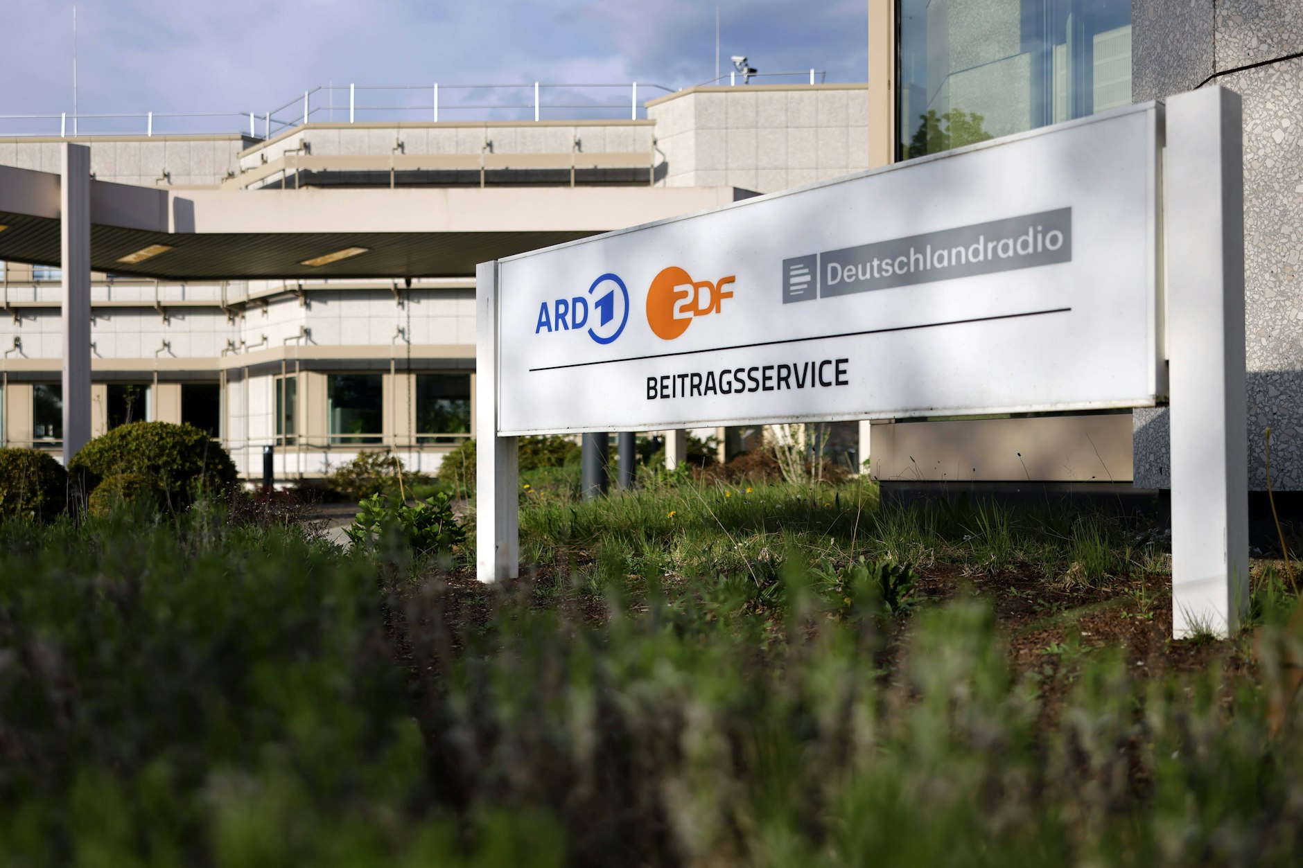 Nicht jeder zahlt die Rundfunkgebühren gern. Für andere sind sie ein wichtiger Beitrag zur Medienlandschaft.