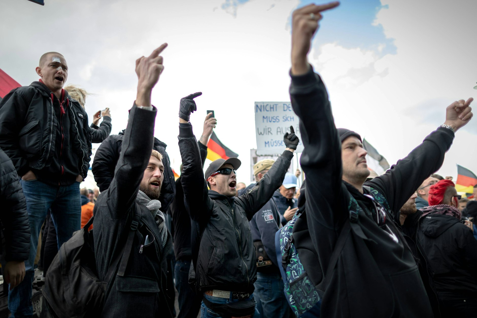 Nach Auskunft der Bundesregierung besitzen bekannte Rechtsextrme über 4000 Waffen.