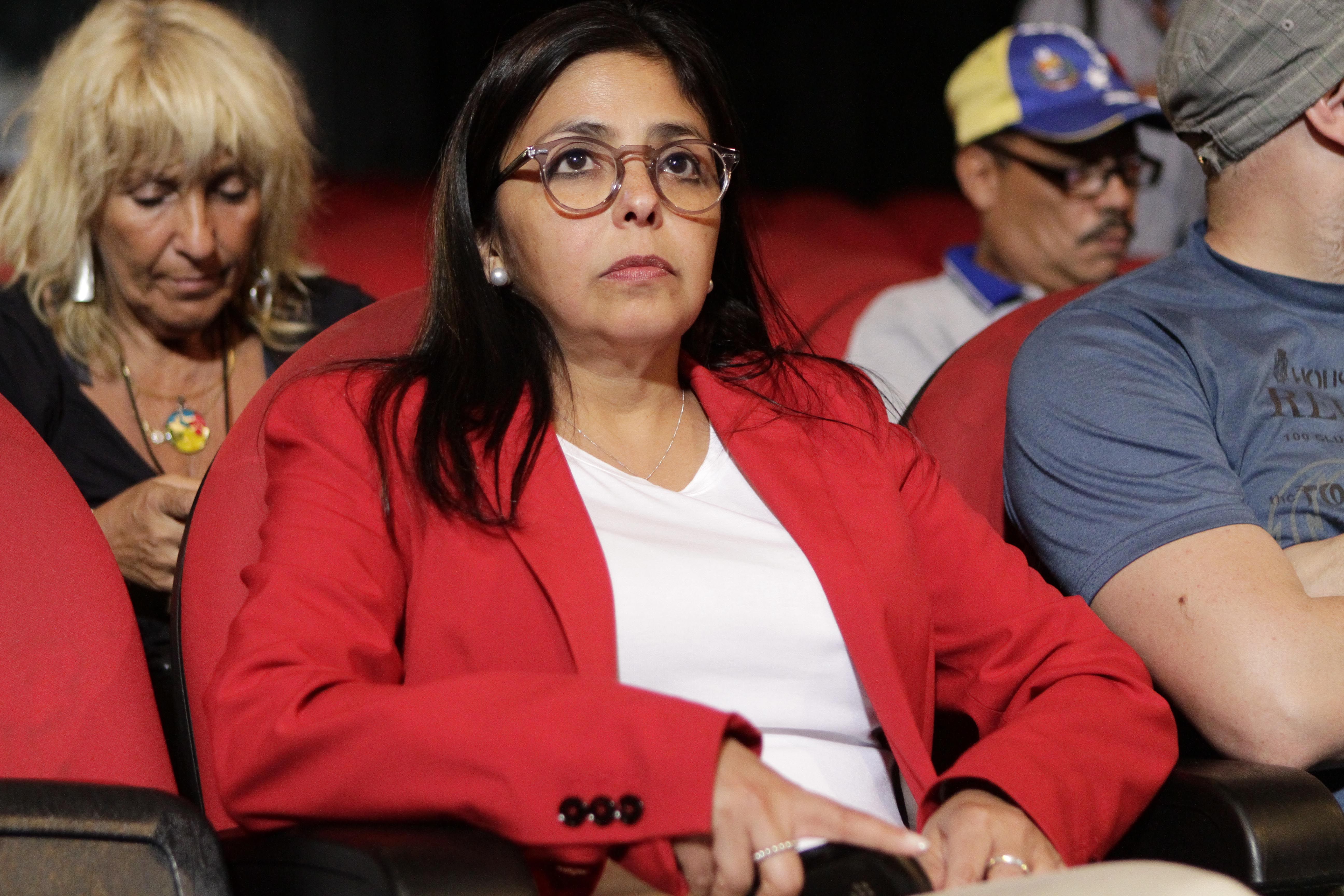 USA geben eingefrorene Gelder Venezuelas frei – Geheimdienste zweifeln an Kooperation der Interimspräsidentin