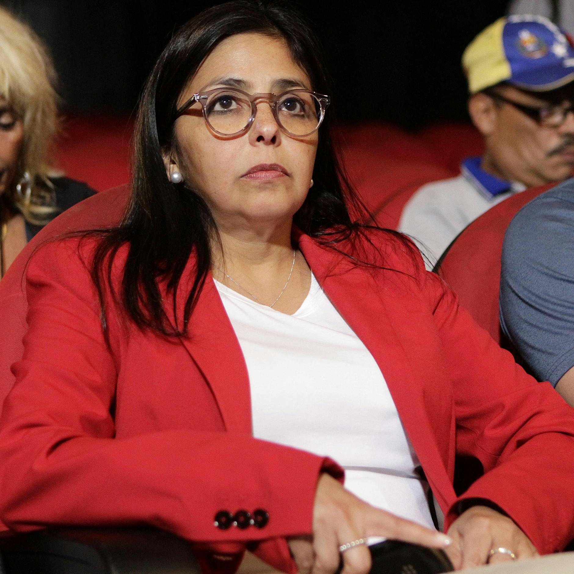 USA geben eingefrorene Gelder Venezuelas frei – Geheimdienste zweifeln an Kooperation der Interimspräsidentin