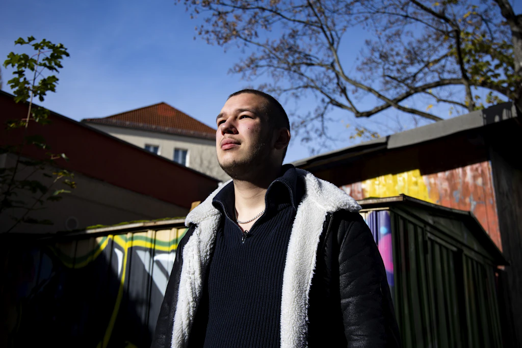 Der Autor im Garten des Jugendclubs im November 2022