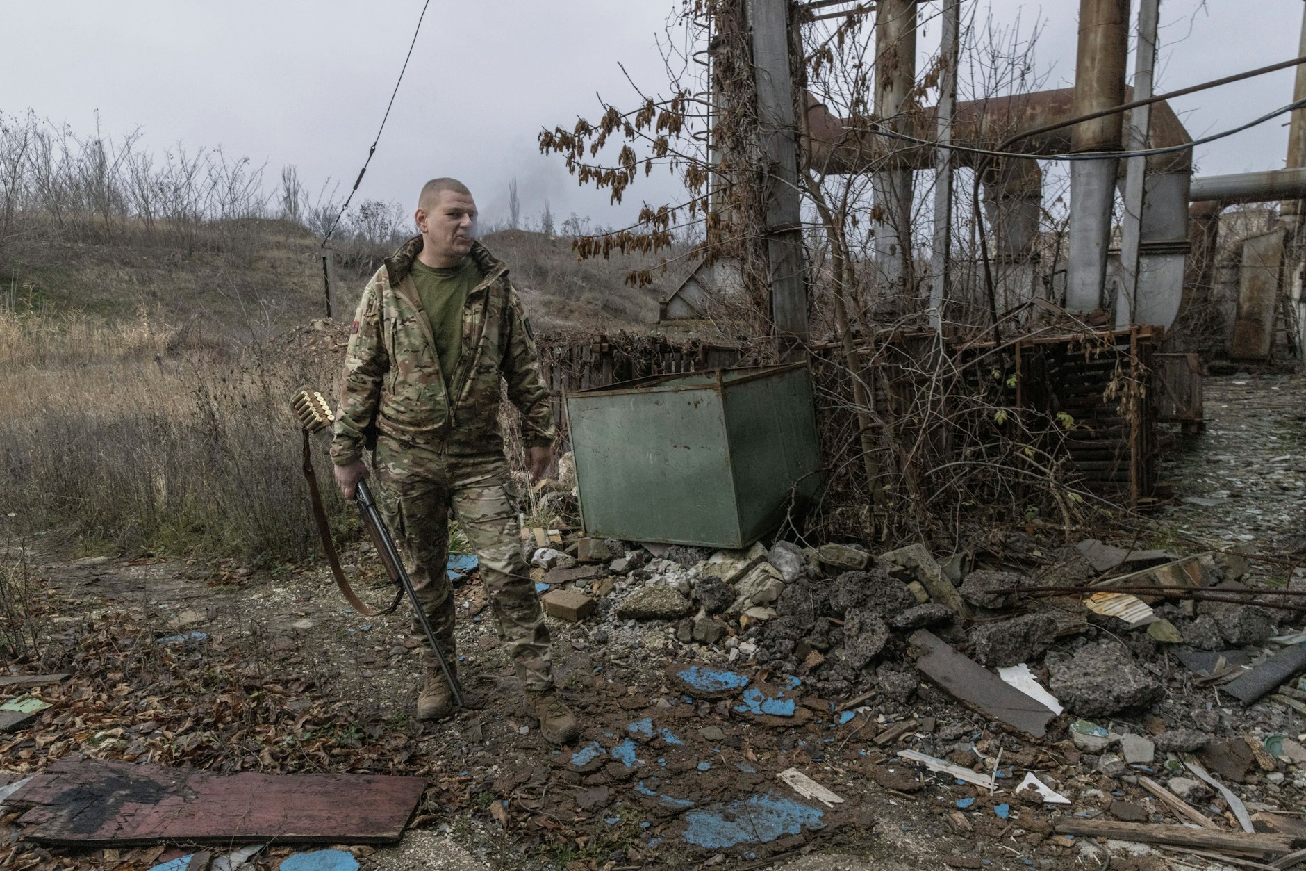 Warum Menschen noch immer mitten in der Todeszone im Donbass leben, mag für manche ein Rätsel sein. Was alle verbindet, die dortgeblieben sind: Sie warten auf ein Ende des Krieges.